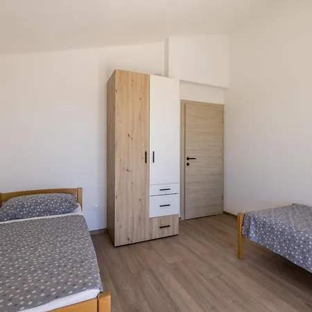 Family-friendly With Swimming Pool Sevid - Trogir - 21163 Apartmán Marina