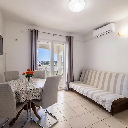 Family-friendly With Swimming Pool Sevid - Trogir - 21163 Apartmán
