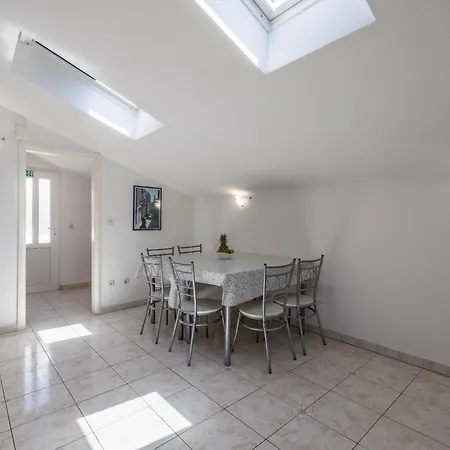 Apartmán Family-friendly With Swimming Pool Sevid - Trogir - 21163 *