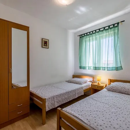 Family-friendly With Swimming Pool Sevid - Trogir - 21163 Apartmán Marina